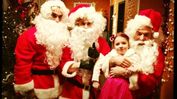 Nos chers voisins fêtent Noël avec Nikos Aliagas !