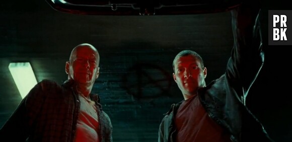Bruce Willis et jay Courtney dans Die Hard 5