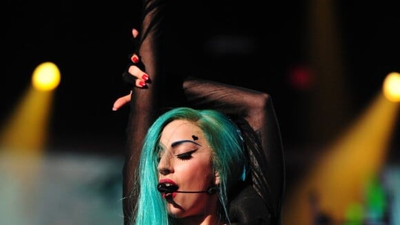 Lady Gaga montre ses fesses...involontairement pour une fois !
