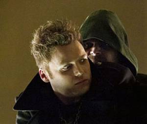 Seth Gabel semble bien flipper face à Oliver