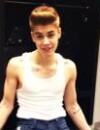 Justin Bieber dans son pantalon skinny.