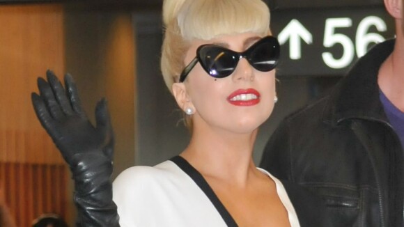 Lady Gaga : une robe de mariage Versace à plusieurs milliers de dollars ?