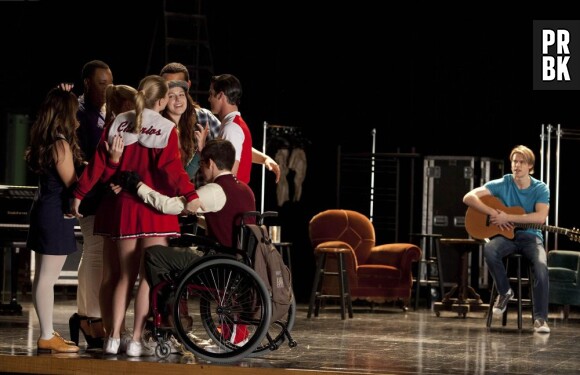 Câlin collectif pour les New Directions dans Glee