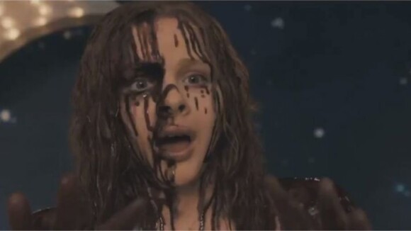Carrie : sang et destruction dans un trailer flippant