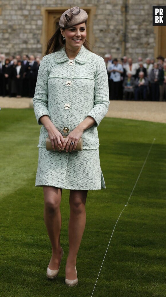 Kate Middleton montre son ventre rond le 21 avril 2013