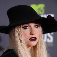 Kesha : son ennemi juré ? Le blogueur people Perez Hilton