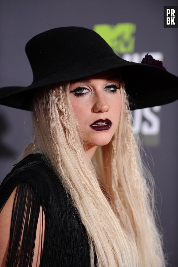 Kesha a une dent contre Perez Hilton