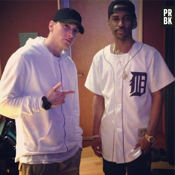 Eminem et Big Sean pose côte à côte dans un studio de Détroit