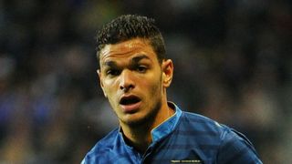 Hatem Ben Arfa avec le maillot du PSG ? Sa réponse à la polémique