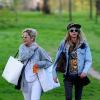 Rita Ora et Cara Delevingne passent presque incognito à Londres