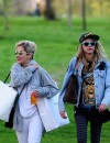 Rita Ora et Cara Delevingne passent presque incognito à Londres
