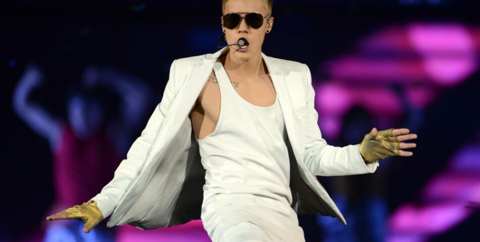 Un fan s&#039;est jeté sur Justin Bieber en concert à Dubaï le 4 mai 2013
