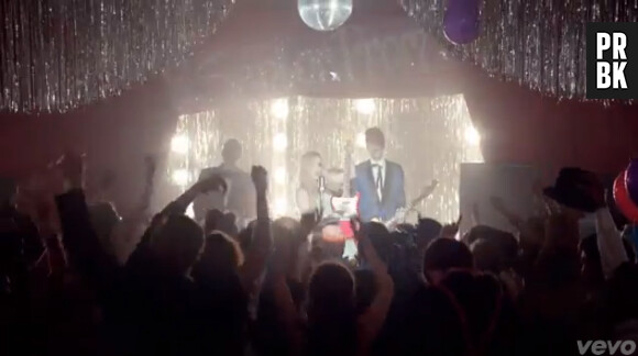 Avril Lavigne s'incruste à un bal de promo