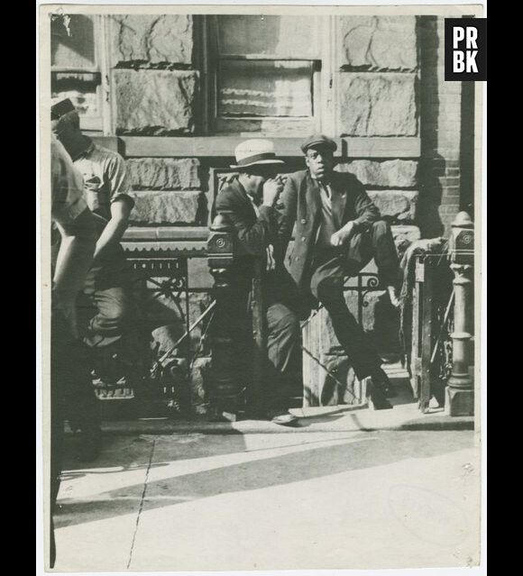 Les archives de New-York ont publié une photo prise à Harlem en 1939. Beaucoup d'internautes croient y reconnaître Jay-Z au centre