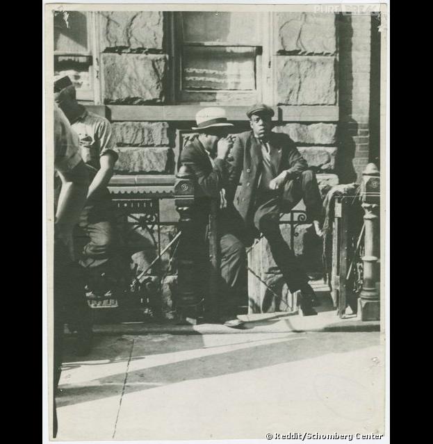 Les archives de New-York ont publié une photo prise à Harlem en 1939. Beaucoup d'internautes croient y reconnaître Jay-Z au centre