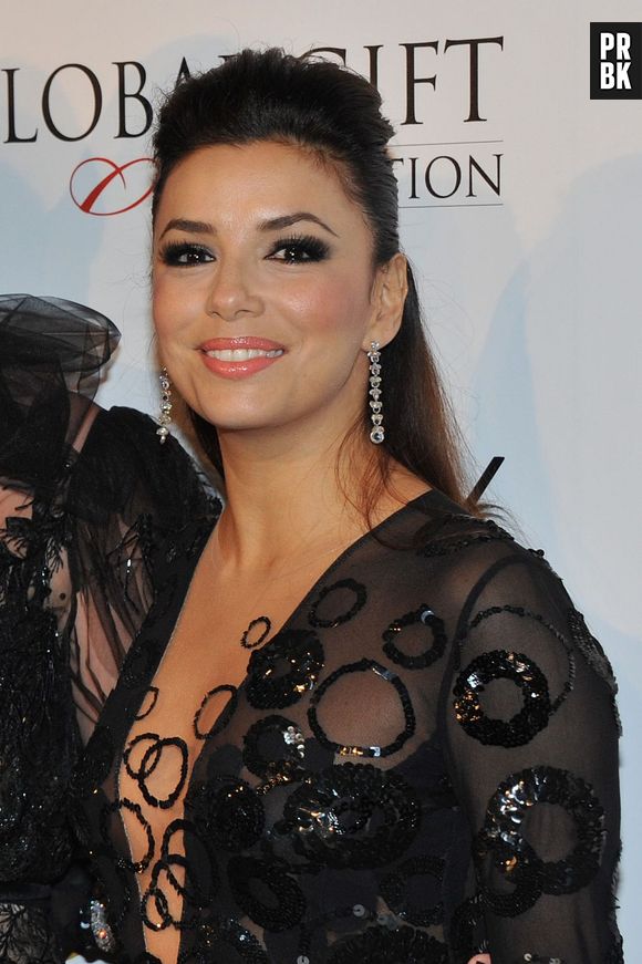 Eva Longoria, en robe longue et avec culotte, au Festival de Cannes 2013 le 19 mai