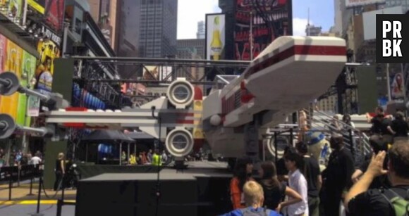 LEGO a installé un X-Wing géant sur Times Square