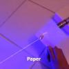 Le sabre-laser de Drake Anthony est capable de couper du papier