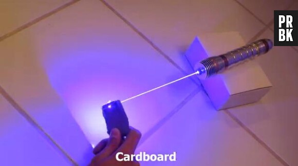 Le sabre-laser de Drake Anthony est capable de cramer du carton