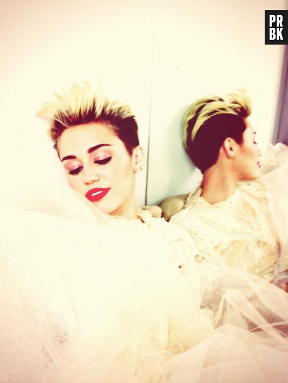 Miley Cyrus en robe de mariée sur Twitter après sa rupture