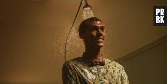 Stromae se met en scène dans le clip du single Papaoutai