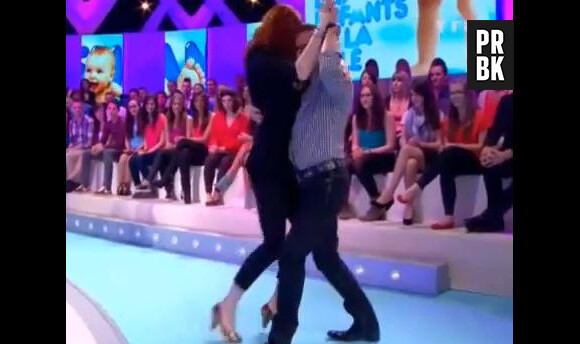 Jean-Marc Généreux et Audrey Fleurot improvisent un tango sur le plateau des Enfants de la télé