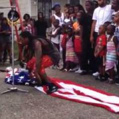 Lil Wayne provoc' : il marche sur un drapeau US pendant le tournage de son clip