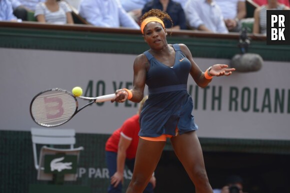 Serena Williams se fait tacler par Sharapova