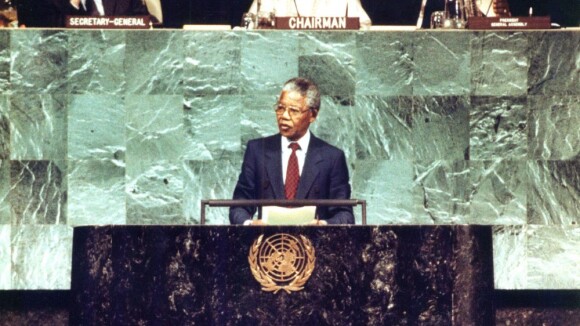 Nelson Mandela : dans un état "critique", sa fille réagit