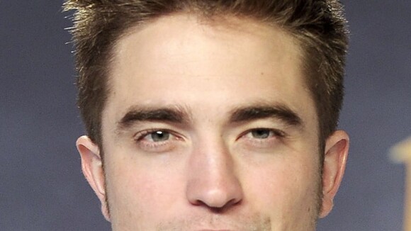 Robert Pattinson en couple avec un sosie de Kristen Stewart ?