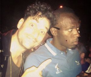 Usain Bolt (avec Gunther Love) s'improvise DJ au Bus Palladium à Paris le 3 juillet 2013