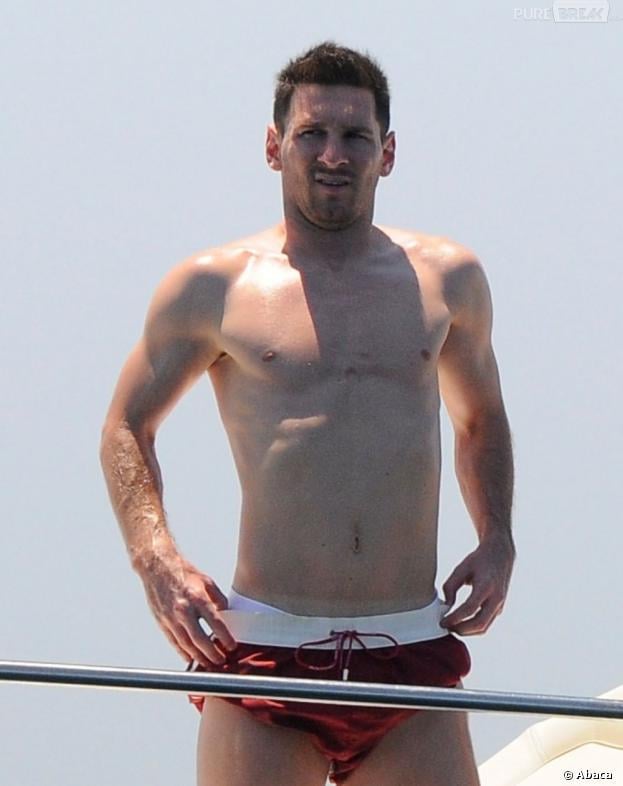 Lionel Messi se la coule douce en Espagne, lundi 8 juillet 2013.