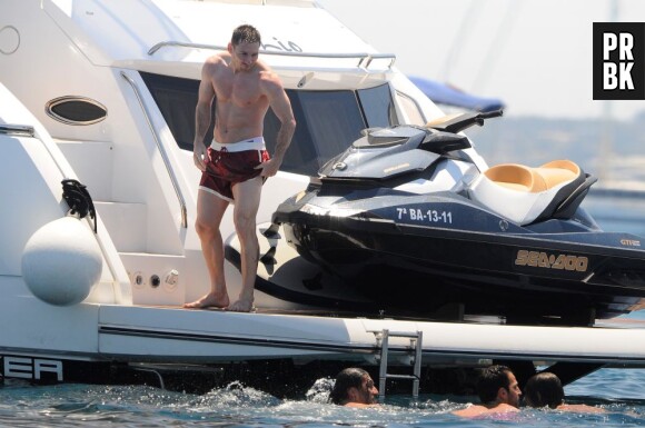 Lionel Messi prend du bon temps avant la reprise, lundi 8 juillet 2013 sur l'île de Formentera