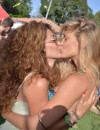 Bar Refaeli : le top poste une photo où elle embrasse une amie