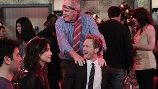 How I Met Your Mother saison 9 : le père de Barney de la partie (SPOILER)