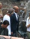 Bonne ambiance entre Mark Wahlberg, Stanley Tucci, Nicola Peltz et Sophia Myles sur le tournage de Transformers 4, le 31 juillet 2013 à Detroit