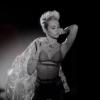 Miley Cyrus : tenue sexy pour le clip de Big Sean