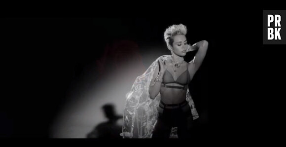 Miley Cyrus : tenue sexy pour le clip de Big Sean