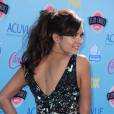 Nina Dobrev prend la pose sur le tapis rouge des Teen Choice Awards 2013