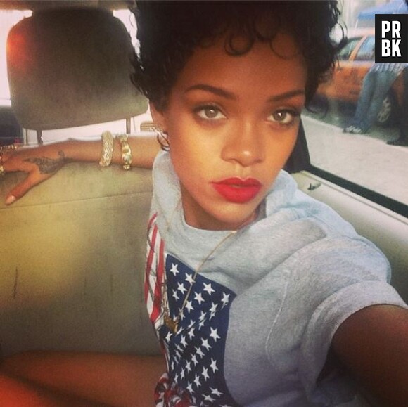 Rihanna a de nouveau les cheveux très courts