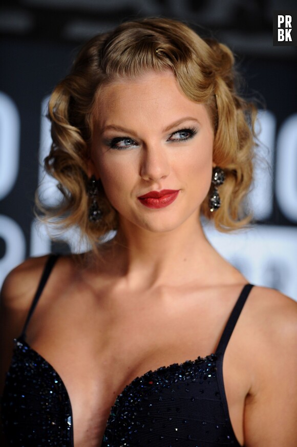 Taylor Swift : une coiffure rétro aux MTV VMA 2013, le 25 août 2013 à New York