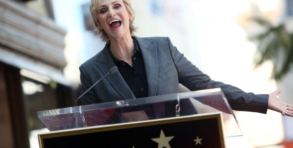 Jane Lynch fait un discours après avoir reçu son étoile sur le Walk of Fame le 4 septembre 2013
