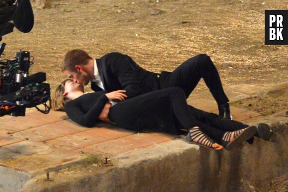 Robert Pattinson : baiser langoureux avec Mia Wasikowska sur le tournage de Maps to the Stars le 21 août 2013
