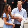 Kate Middleton et le Prince William le 23 juillet 2013 après la naissance du Prince George