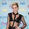 Miley Cyrus sur le tapis rouge des Teen Choice Awards 2013