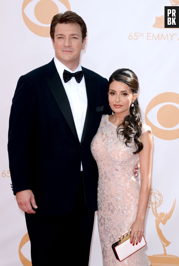 Nathan Fillion et Mikaela Hoover aux Emmy Awards 2013 le 22 septembre 2013 à Los Angeles
