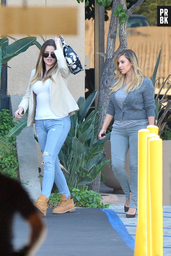 Kim Kardashian et Khloé Kardashian à Los Angeles, le 8 octobre 2013