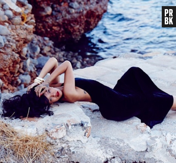 Rihanna exhibe encore son corps sur Twitter