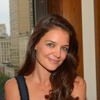 Katie Holmes enfin sur Twitter : ces autres stars qu'il manque encore