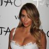 Kim Kardashian fête ses 33 ans en robe blanche sexy